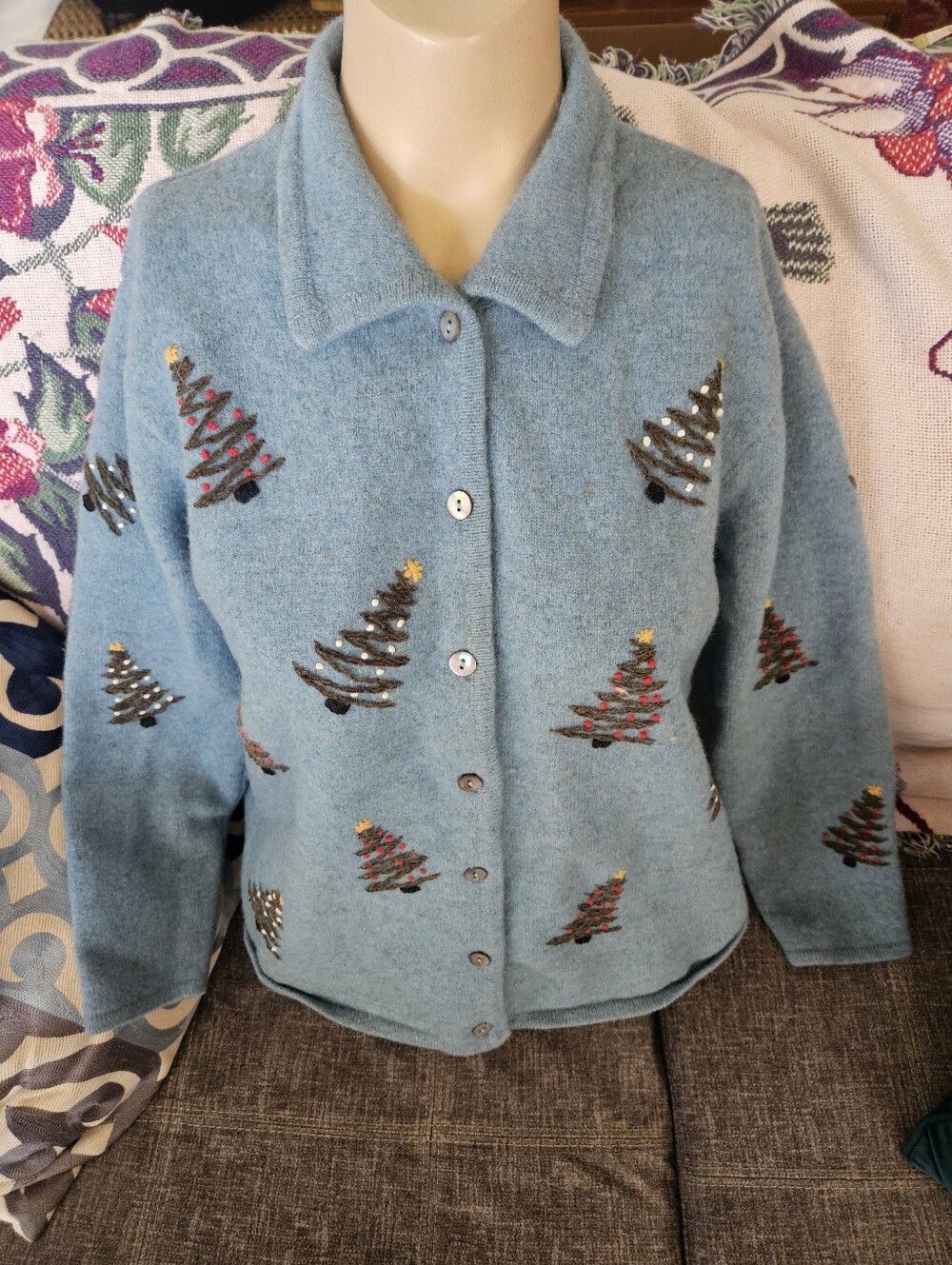 Vintage Embroidered Christmas Tree Cardigan Wool Mix. 21ptp